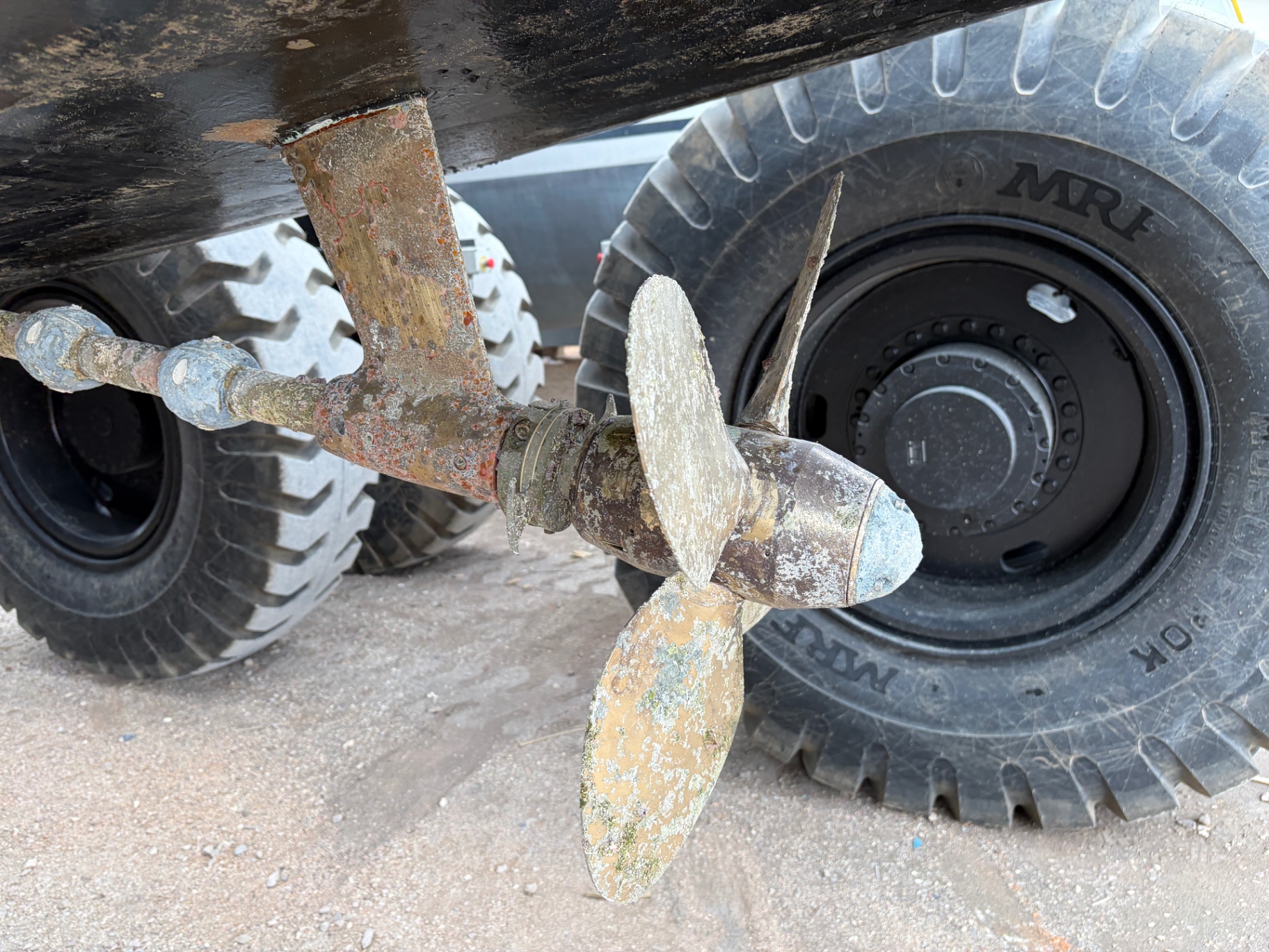 Shaft, P-bracket and four-blade propeller inspection during lift-out