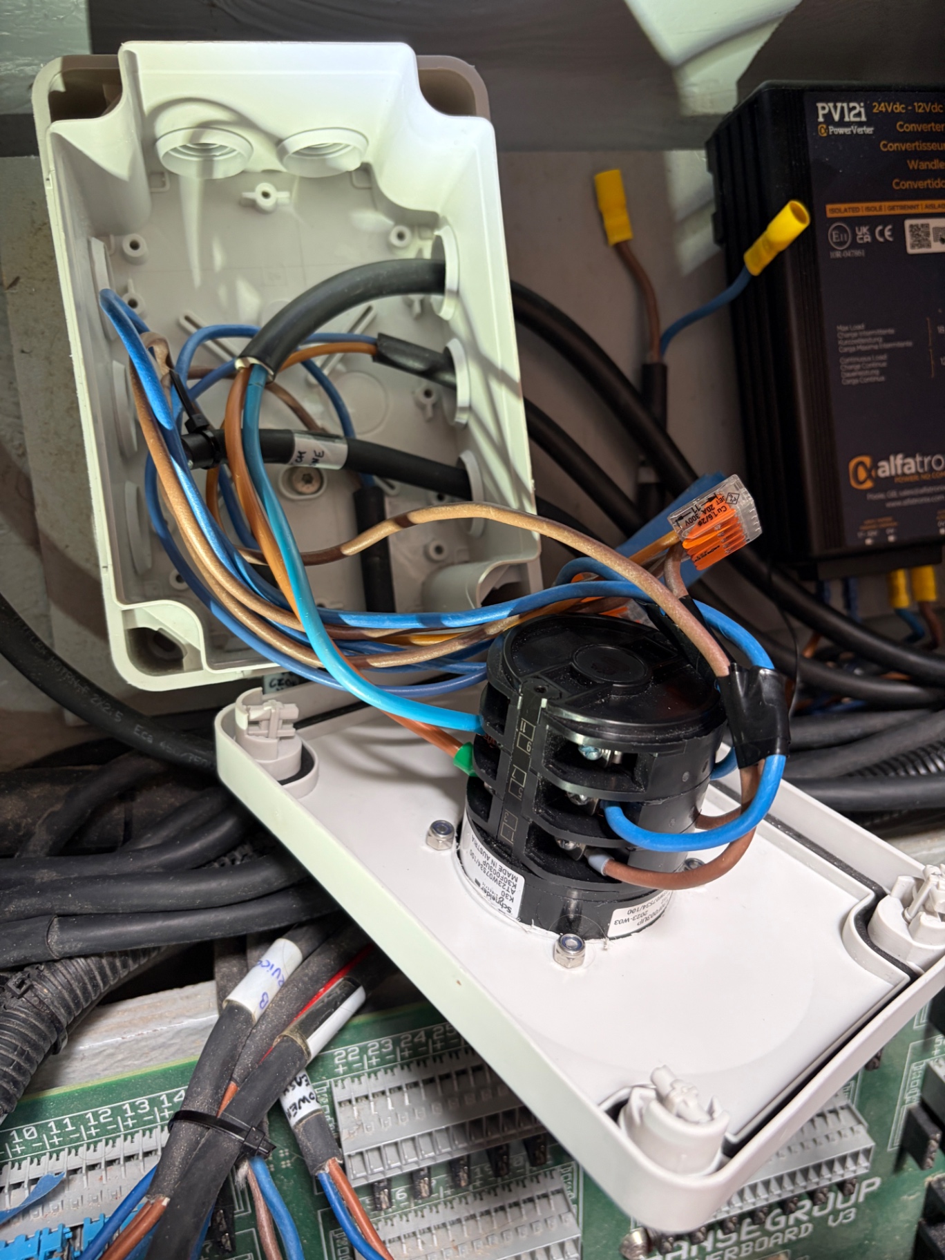 Inspection of a 230V junction box and DC converter