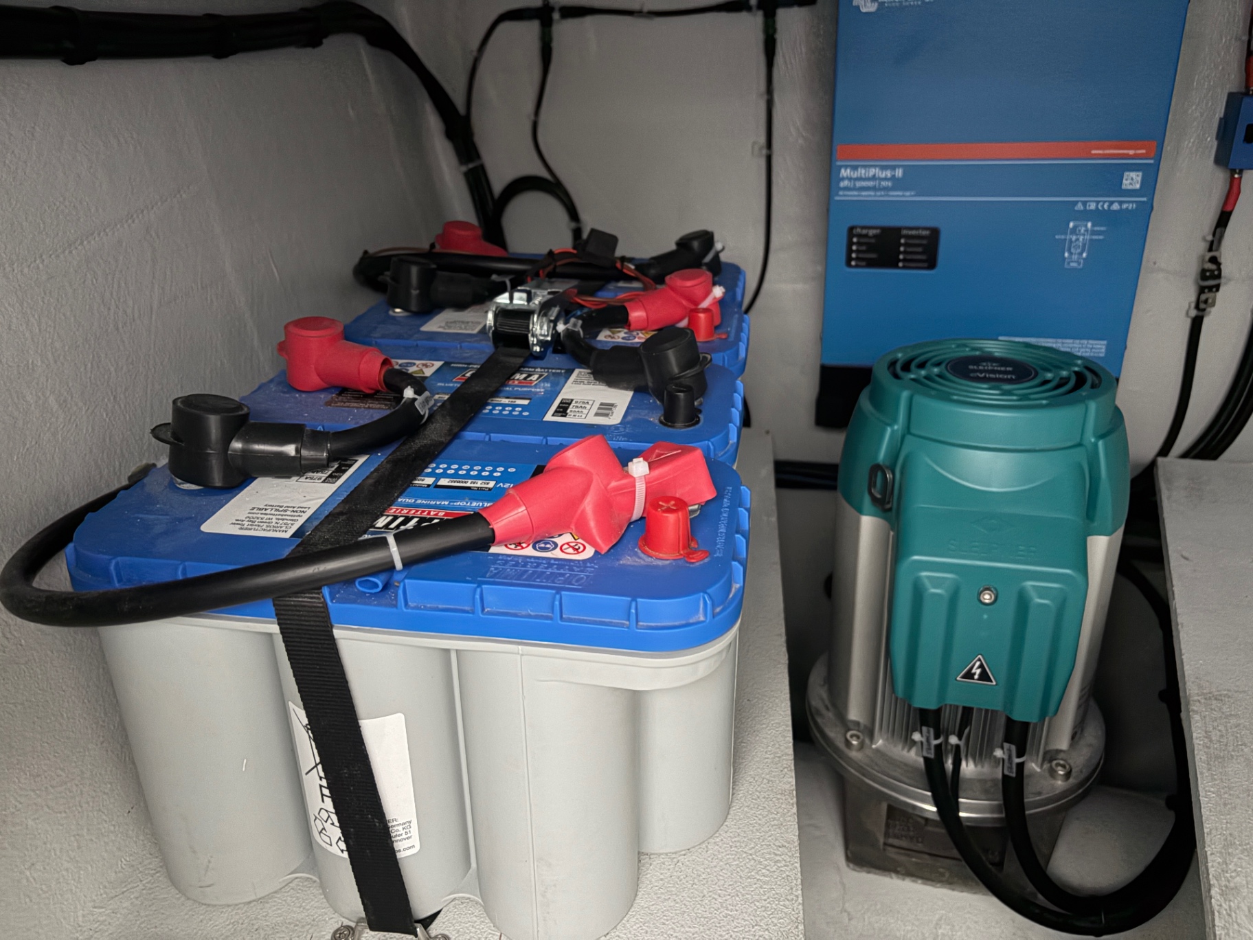 Optima AGM battery bank with Victron MultiPlus-II inverter/charger and bow-thruster motor