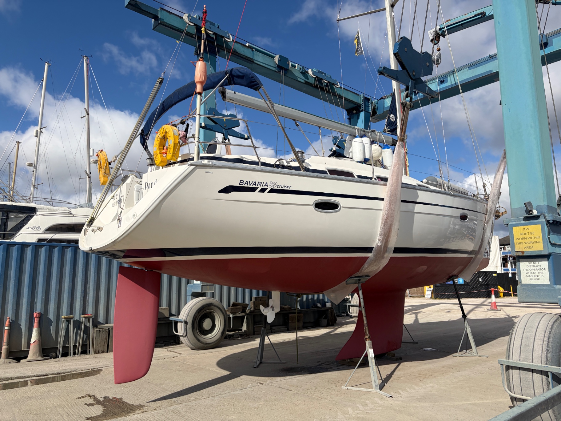 Bavaria 39 Cruiser in the travel-hoist for a pre-purchase survey